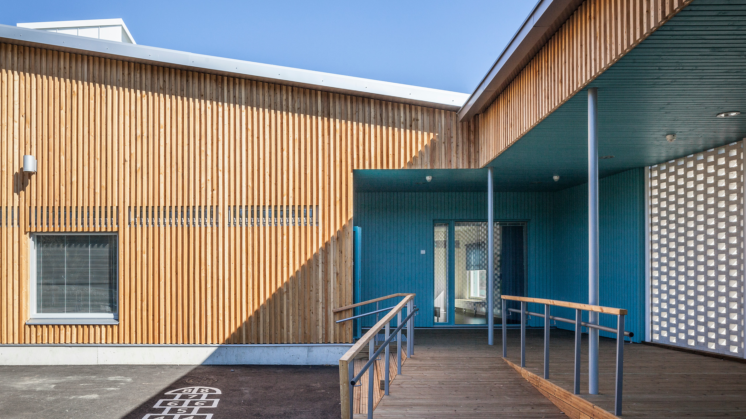 OOPEAA_Ulkometsä_web-3