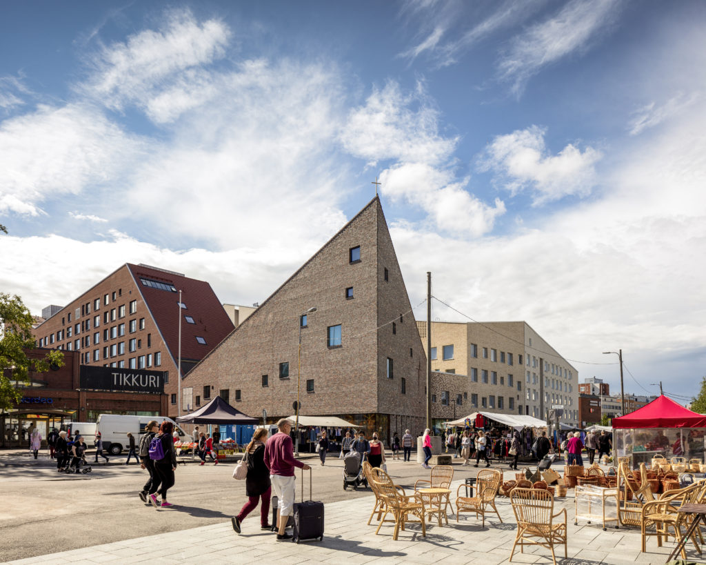The TIKKURILA CHURCH AND HOUSING is an example of the power of a collaborative process. It brings high architectural quality to the cityscape and makes a place for people to come together in. 