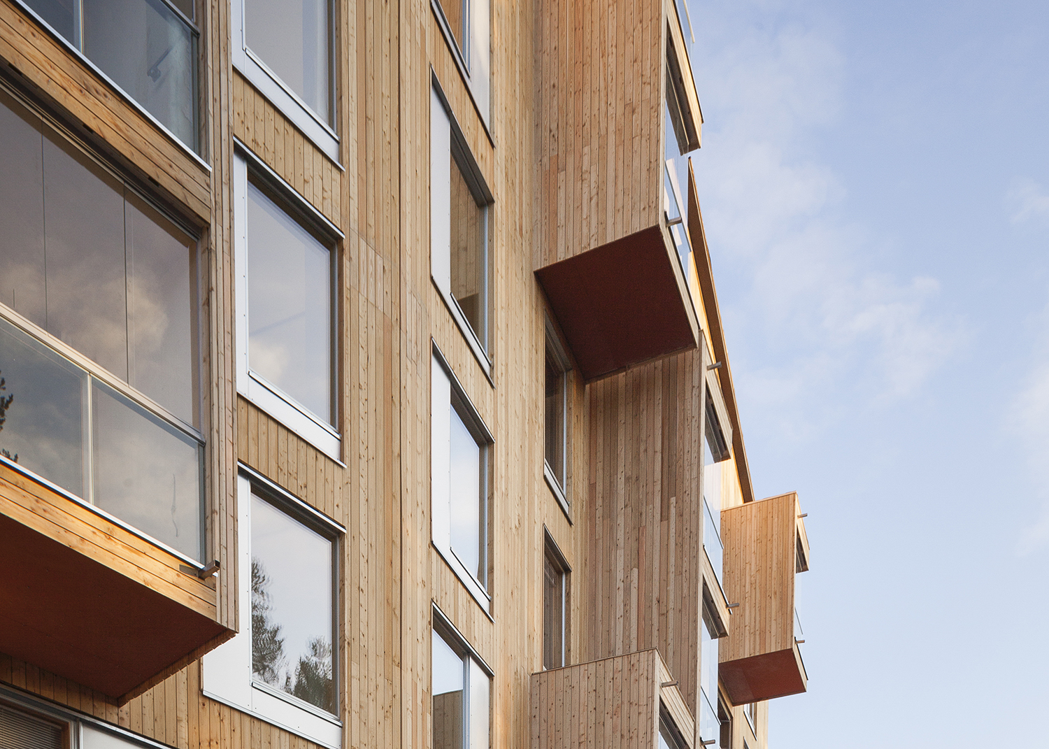 Puukuokka Housing, the facades facing the interior courtyard are clad with larch