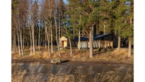 The two new sauna buildings by the lake are part of the Rauhalinna Castle