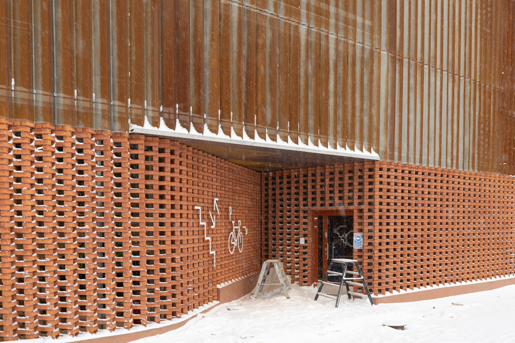 Entrance to the Seinäjoki Station parking house with stairs to the train platforms, showing the delicate brick work and the careful use of materials. Photo by Anssi Lassila